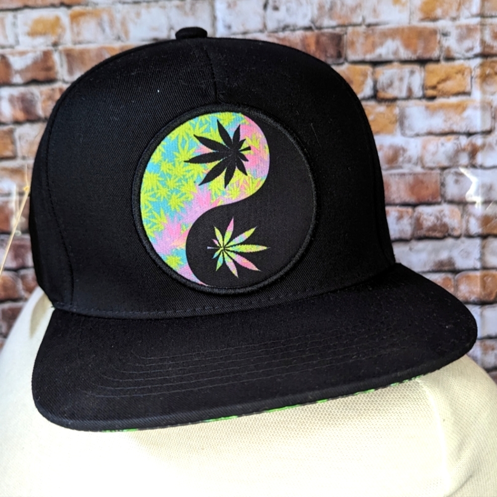 NWT GM Fashions Snapback Cap (30096-906)